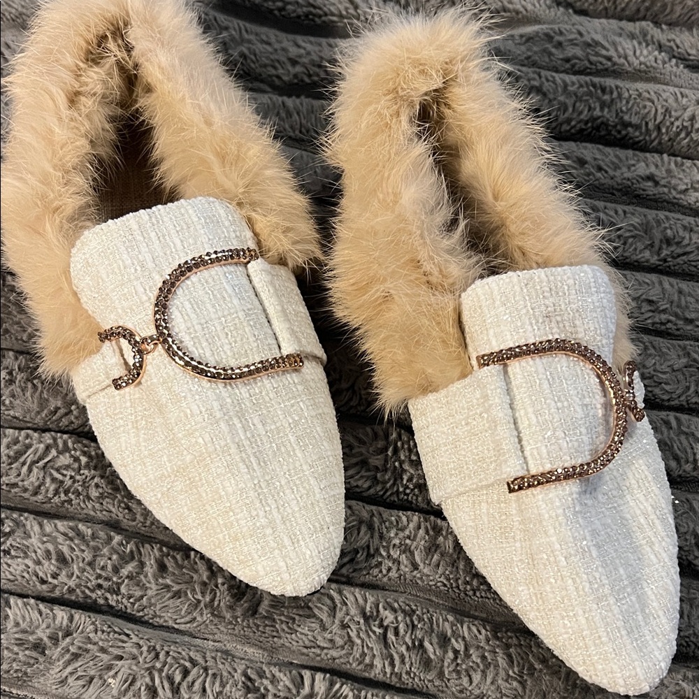 Elegant Cream Fur-Lined Women's Loafers NWOT
